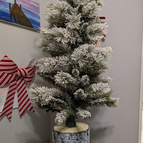 Holiday Time Pre-Lit Green Fir Tree with White Accents - Picture 3 of 7